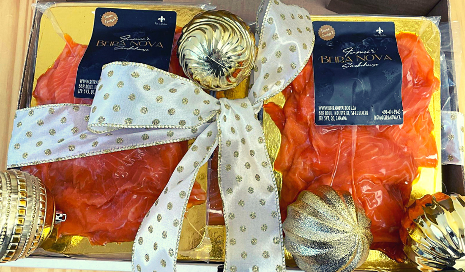 Boîte festive 6 (truite fumée traditionnelle 3 paquets x 100g et 2 paquets x 300g)